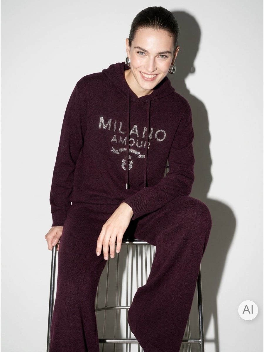 Damenpullover und Hose mit Kaschmiranteil