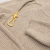Damenpullover und Hose mit Kaschmiranteil