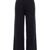Damenpullover und Hose mit Kaschmiranteil