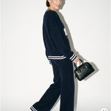 Damenpullover und Hose mit Kaschmiranteil