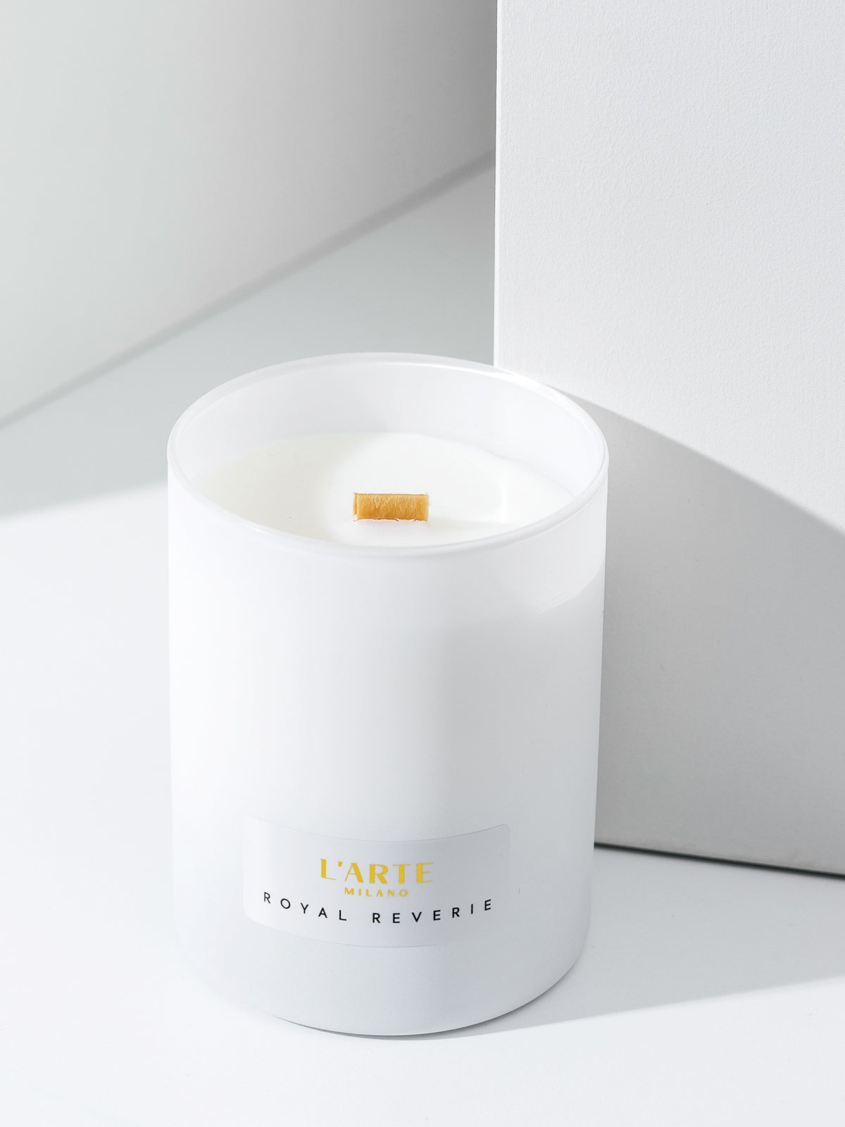 Royal Reverie duftende Sojawachskerze mit Holzdocht, 210 g