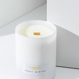 Duftende Sojawachskerze mit Holzdocht "Sweet Winter", 210 g
