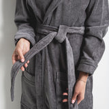 Morgenmantel aus Velours mit Kapuze