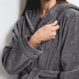 Morgenmantel aus Velours mit Kapuze